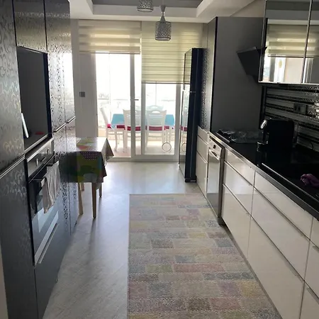 Glass House Apartment *